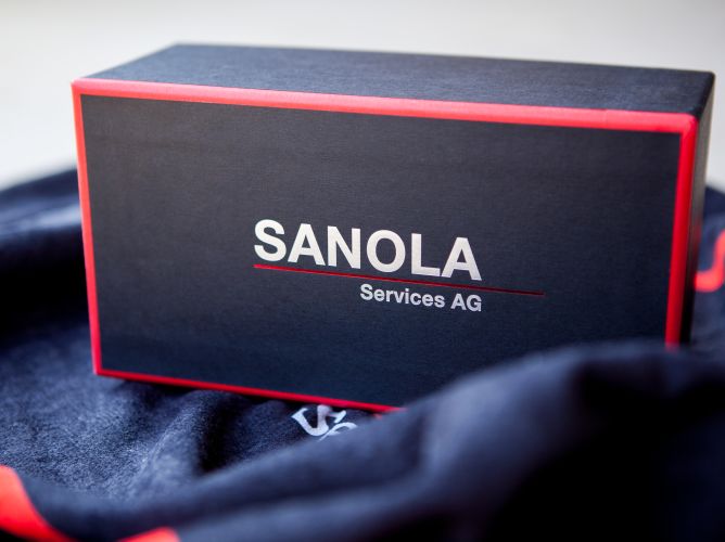 Rheinpack - Vollkarton Verpackungen - Verkaufsverpackungen - Promotionsverpackungen - Süsswarenverpackungen - Geschenkverpackungen - Wellkarton Verpackungen - Graukarton Verpackungen - Stulpdeckelschachel - Klappdeckelschachteln - Archivschachteln - Lagerschachteln - Faltschachteln - Gitterfachstege - Kantenschoner - Rillbox - Ritzbox - Überzogene Verpackungen - RheinDesign - Rohkartonage - Geschenkverpackungen B2B - CAD Verpackungsentwicklung - Beratung Kartonverpackung - Konzeption Kartonverpackung - Produktion Kartonverpackung - Prägedruck Kartonverpackung - Papira® - Papira® Hohlwand Verpackungen - Papira® Schieber Verpackungen - Papira® Eclipse - Papira® Mini Selection - Beutel Verpackung - Schokotafel Verpackung - Papira® LOVE - Rheinpack GmbH: Ihr Partner für Verpackungen aus Karton - von der Konzeption bis zur Realisierung! Rheinpack - Solid cardboard packaging - Sales packaging - Promotional packaging - Confectionery packaging - Gift packaging - Corrugated cardboard packaging - Grey cardboard packaging - Hinged lid boxes - Folding cartons - Archive boxes - Storage boxes - Folding boxes - Grid partition inserts - Edge protectors - Crease box - Score box - Coated packaging - RheinDesign - Raw cardboard packaging - B2B gift packaging - CAD packaging development - Cardboard packaging consultation - Cardboard packaging concept - Cardboard packaging production - Embossed printing cardboard packaging - Papira® - Papira® Hollow wall packaging - Papira® Slider packaging - Papira® Eclipse - Papira® Mini Selection - Bag packaging - Chocolate bar packaging - Papira® LOVE - Rheinpack GmbH: Your partner for cardboard packaging - from concept to realization!